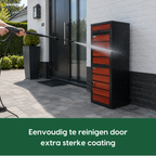 De BunnyBox Style met teak front wordt schoongespoten dankzij de coating